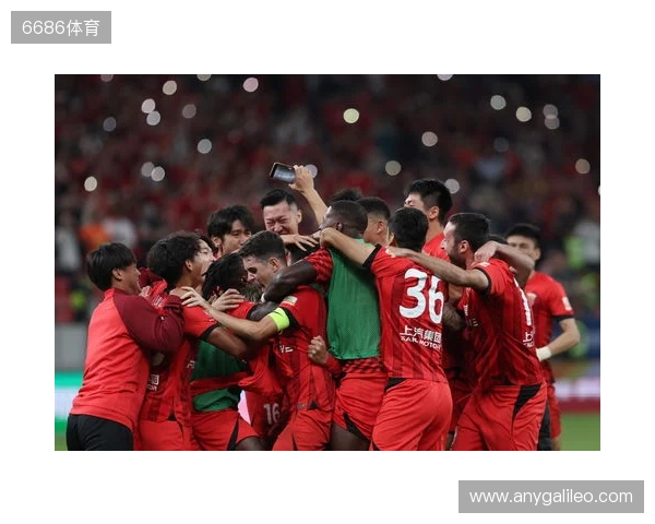 三连冠!上海海港加冕2025赛季中超冠军,摘下队史中超第四星 三连冠!上海海港加冕2025赛季中超冠军,摘下队史中超第四星